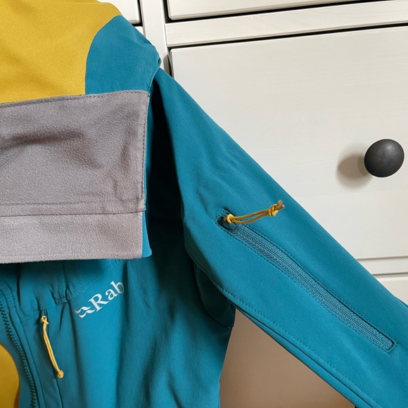 New Rab Women's Upslope waterproof light winter Jacket-size Small - Picture 7 of 9